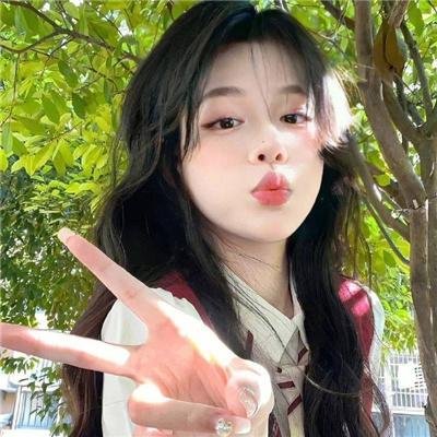 背背篓的网球少年
